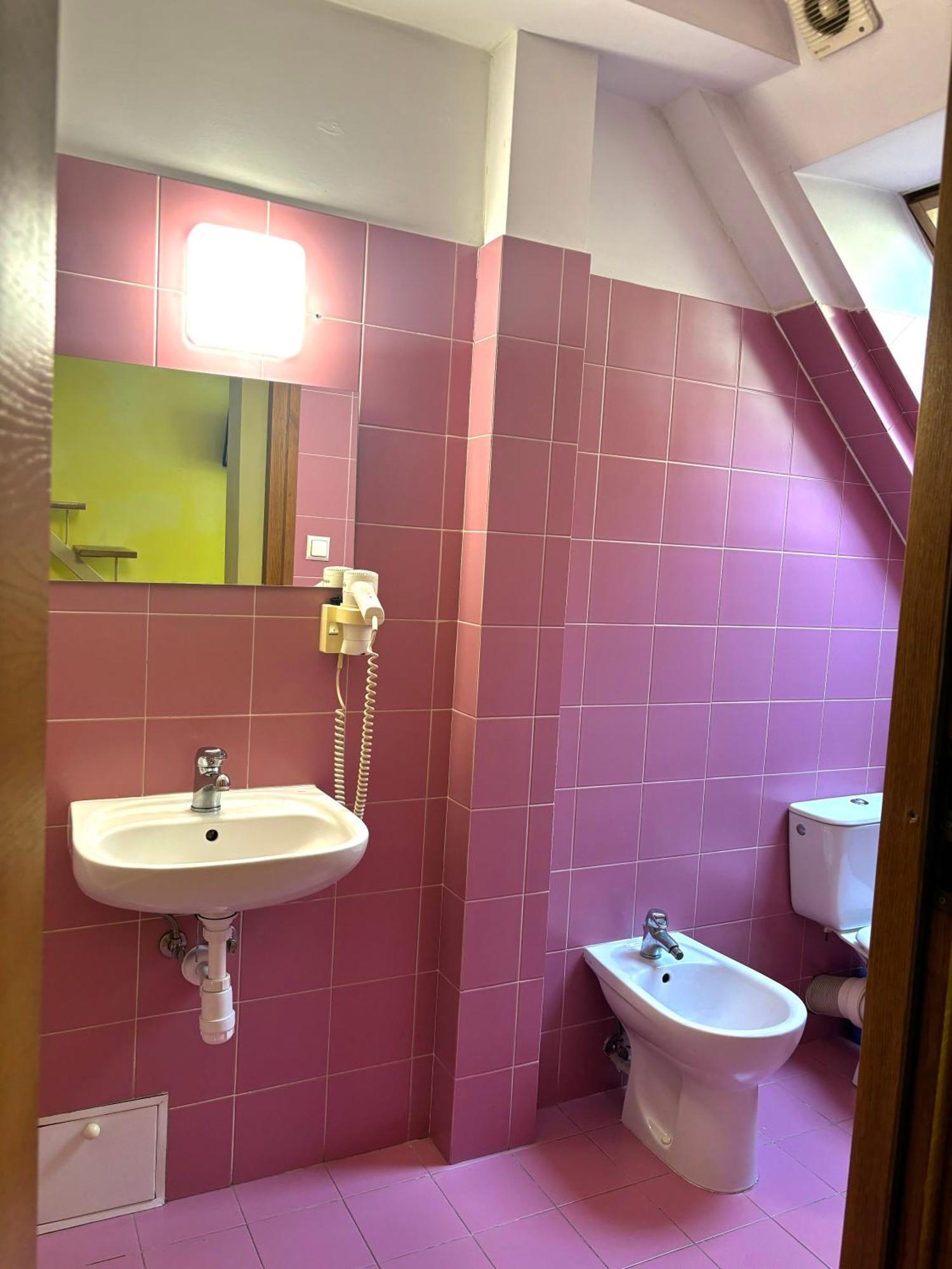 Hostel Nuove Frontiere Nysa Exterior photo
